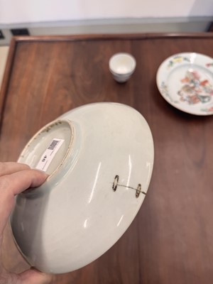 Lot 46 - A Chinese blue and white 'blossoms' dish, Shunzhi period