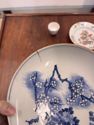Lot 46 - A Chinese blue and white 'blossoms' dish, Shunzhi period