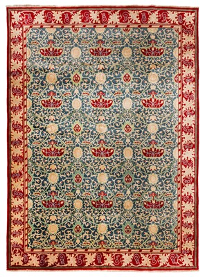 Lot 104 - A fine William Morris style carpet