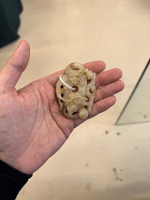 Lot 508 - A Chinese archaistic jade 'dragon' carving, 19th-20th century