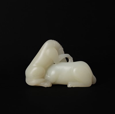 Lot 509 - A Chinese white jade 'horses' carving, late Qing dynasty