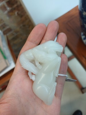 Lot 509 - A Chinese white jade 'horses' carving, late Qing dynasty