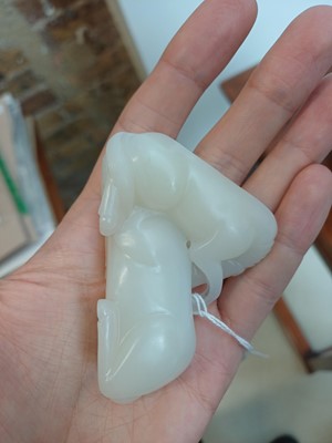 Lot 509 - A Chinese white jade 'horses' carving, late Qing dynasty