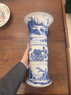 Lot 1 - A Chinese blue and white 'gu' vase, Qing dynasty, Kangxi period