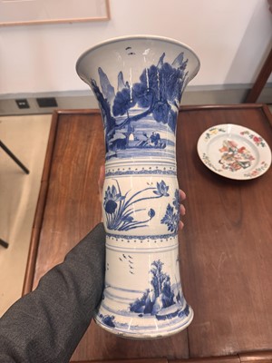 Lot 1 - A Chinese blue and white 'gu' vase, Qing dynasty, Kangxi period