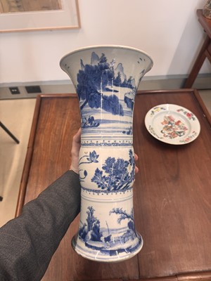 Lot 1 - A Chinese blue and white 'gu' vase, Qing dynasty, Kangxi period