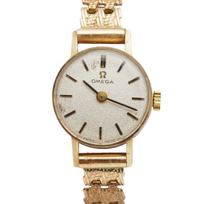 Lot 520 - Ladies Omega Bracelet Watch