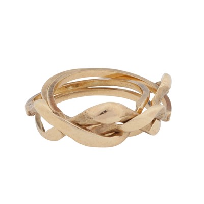Lot 398 - A cross over multi band ring