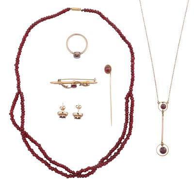 Lot 52 - A group of garnet jewellery