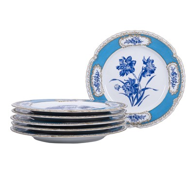 Lot 179 - A set of six early 20th C porcelain plates, possibly English