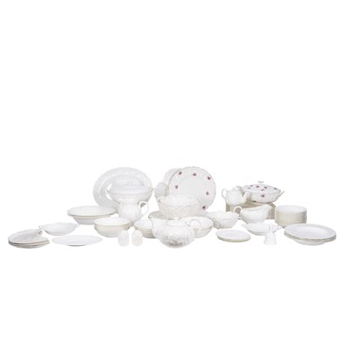 Lot 184 - A substantial 100 plus piece Wedgwood Country Ware part dinner service