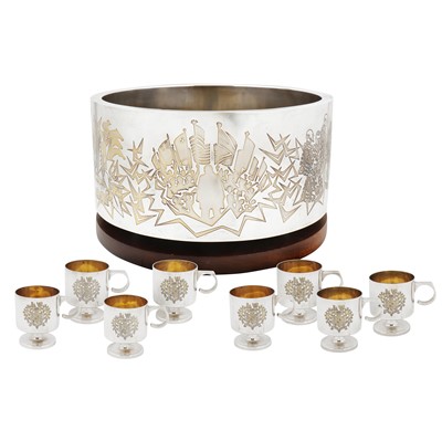 Lot 315 - London 1974 by Garrard and Co, designed by Alex Styles