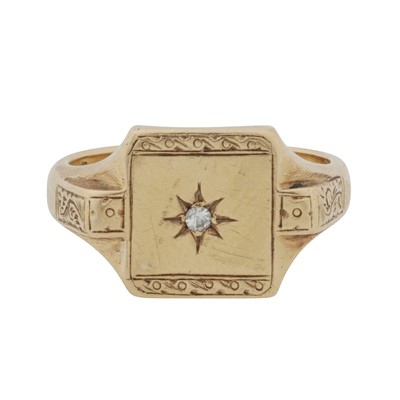 Lot 185 - A diamond signet ring