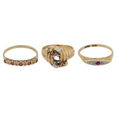 Lot 269 - Three gem-set rings