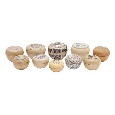 Lot 797 - A large group of Annamese blue and white 'floral' box and covers, 15th/16th century