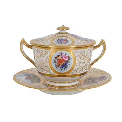 Lot 154 - A flight Barr Worcester chocolate cup, cover, and saucer (cracked)