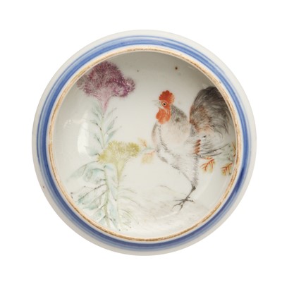 Lot 409 - A Chinese qianjiang-enamelled 'rooster' brush washer, late Qing dynasty / Republic period