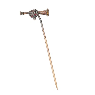 Lot 490 - A fox stick pin