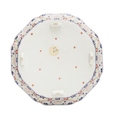 Lot 69 - A Chinese famille-rose 'lotus' jardiniere stand, Qing dynasty, 18th century