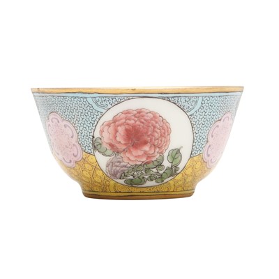Lot 187 - A fine Chinese semi-eggshell famille-rose cup, Qing dynasty, Yongzheng period