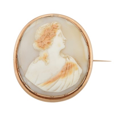 Lot 230 - A cameo brooch