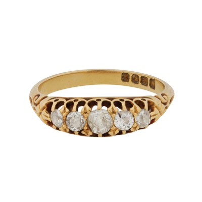 Lot 180 - A diamond five stone ring