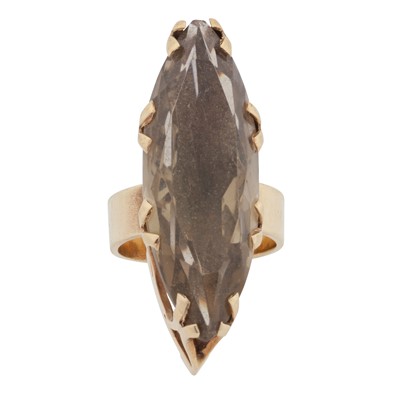 Lot 251 - A smoky quartz ring