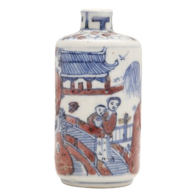 Lot 782 - A Chinese blue and white and copper-red snuff bottle, 19th / 20th century