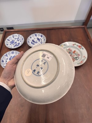 Lot 24 - A fine Chinese famille-verte ‘lady and child’ dish, Qing dynasty, Kangxi period