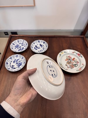 Lot 24 - A fine Chinese famille-verte ‘lady and child’ dish, Qing dynasty, Kangxi period