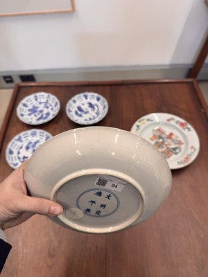 Lot 24 - A fine Chinese famille-verte ‘lady and child’ dish, Qing dynasty, Kangxi period