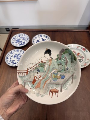 Lot 24 - A fine Chinese famille-verte ‘lady and child’ dish, Qing dynasty, Kangxi period