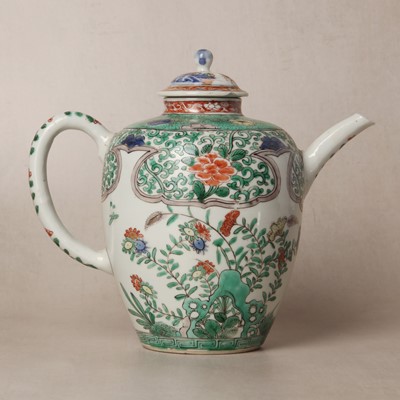 Lot 23 - A Chinese famille-verte 'floral' teapot, Qing dynasty, Kangxi period