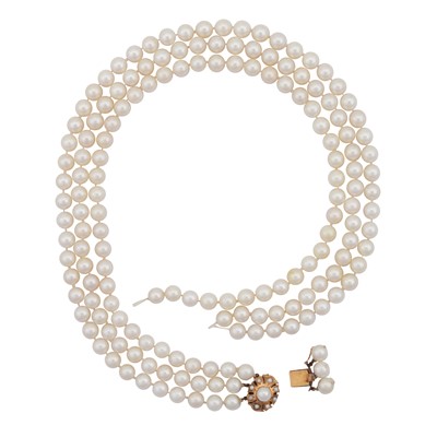Lot 182 - A three row pearl necklace and pendant
