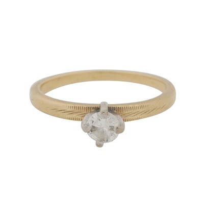 Lot 445 - A diamond single stone ring