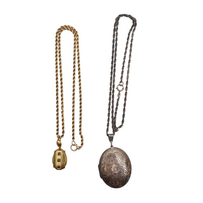 Lot 23 - Two chain necklaces