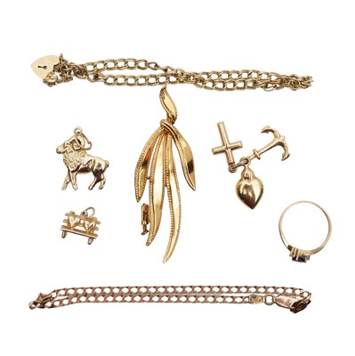 Lot 378 - A group of jewellery