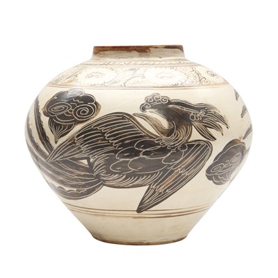 Lot 479 - A Chinese Cizhou-type incised painted 'phoenix' jar, 20th century