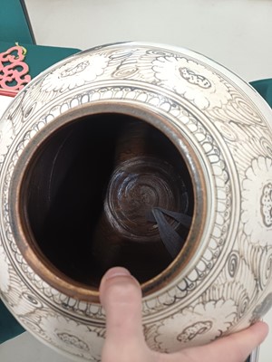 Lot 479 - A Chinese Cizhou-type incised painted 'phoenix' jar, 20th century