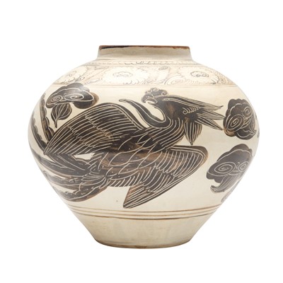 Lot 479 - A Chinese Cizhou-type incised painted 'phoenix' jar, 20th century
