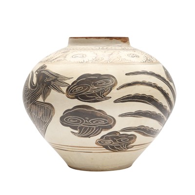 Lot 479 - A Chinese Cizhou-type incised painted 'phoenix' jar, 20th century