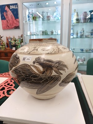 Lot 479 - A Chinese Cizhou-type incised painted 'phoenix' jar, 20th century
