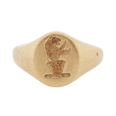 Lot 377 - An intaglio signet ring
