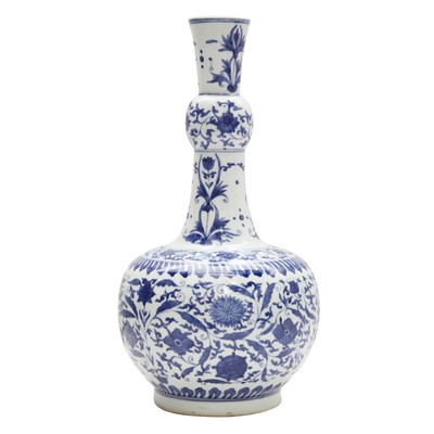 Lot 373 - A Chinese Transitional-style blue and white globular vase, 20th century