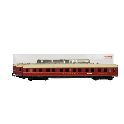 Lot 365 - A group of three Marklin Gauge 3 carriages