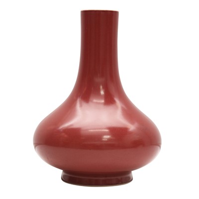 Lot 732 - A Chinese monochrome copper-red vase, late Qing dynasty, Qianlong mark