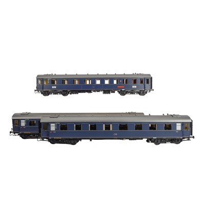 Lot 384 - A group of KM1 Gauge 1 passenger cars