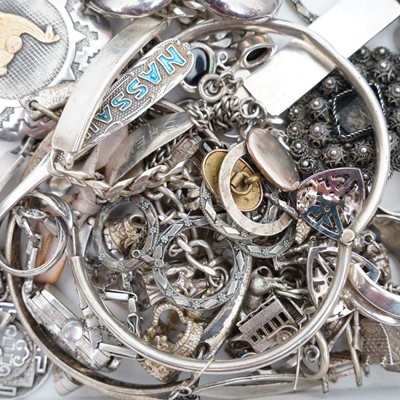 Lot 69 - A collection of silver jewellery
