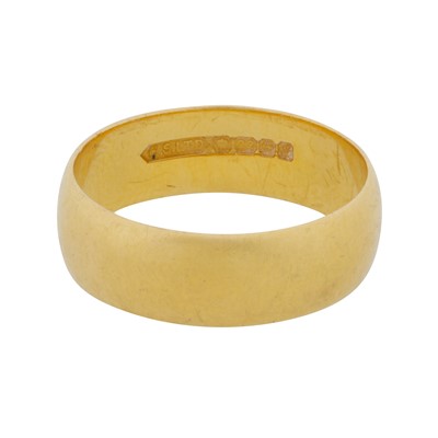 Lot 367 - A band ring