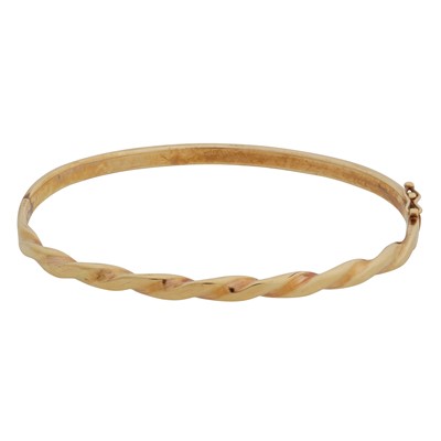 Lot 368 - A rope twist bangle